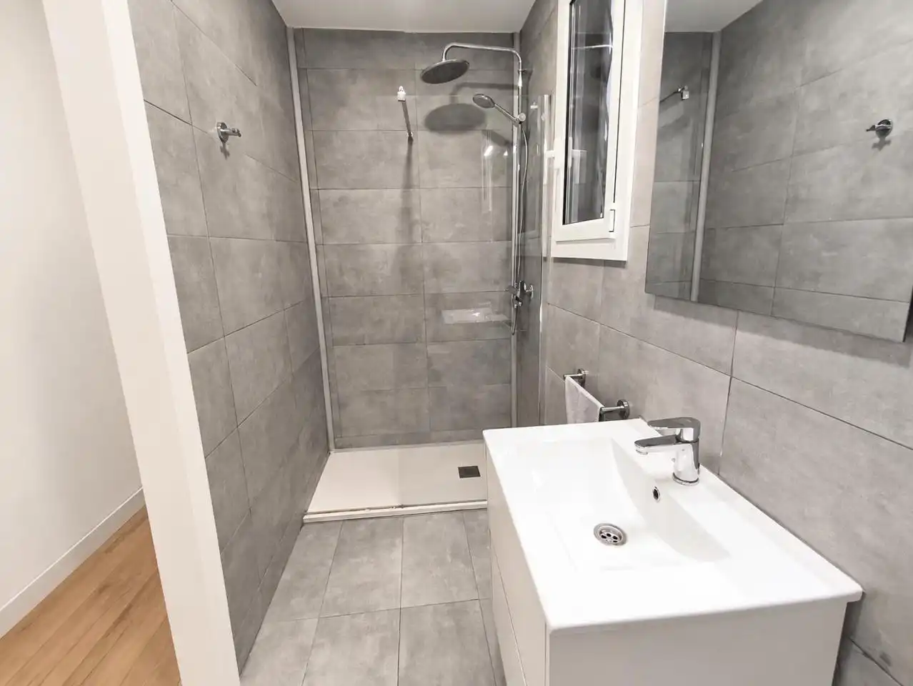 Baño de Ático en venta en Barcelona con Aire acondicionado, Parquet y Amueblado