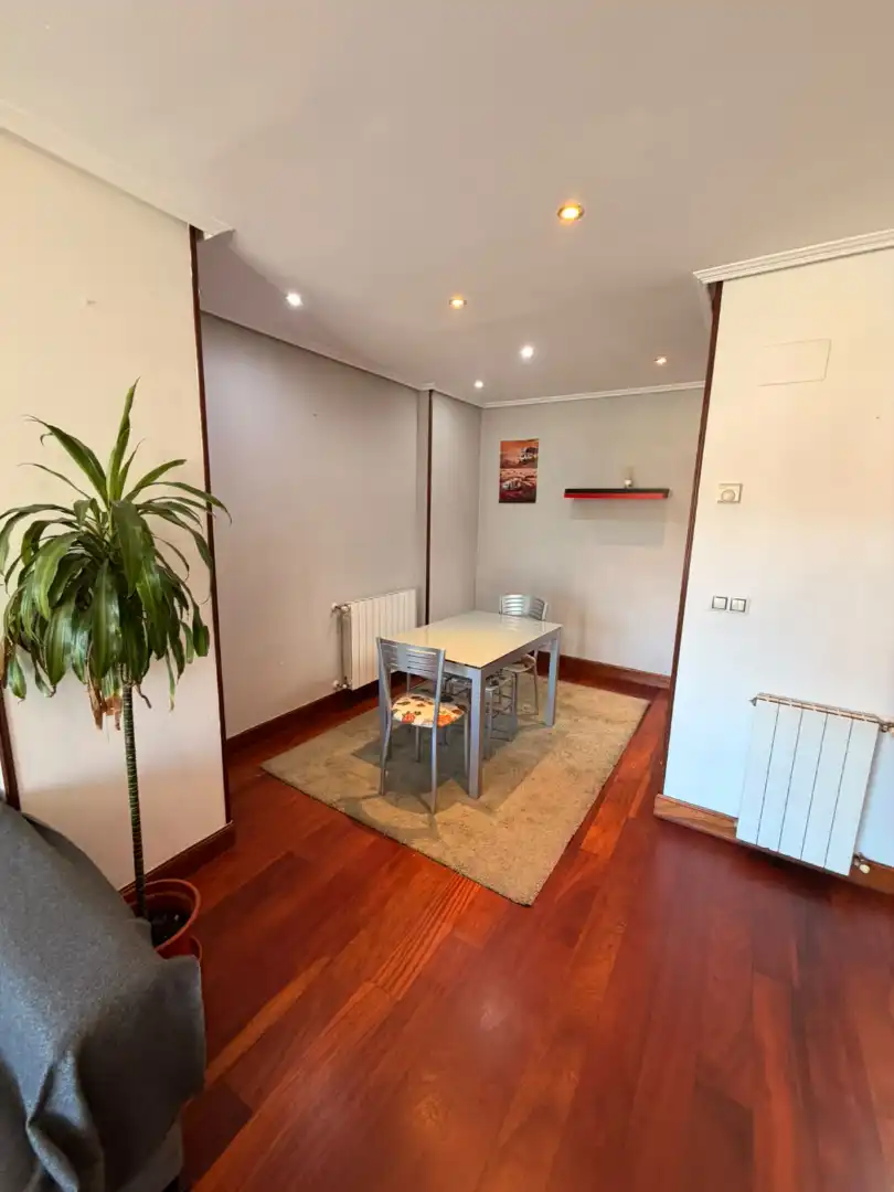 Comedor de Piso en venta en Barakaldo  con Calefacción, Parquet y Amueblado