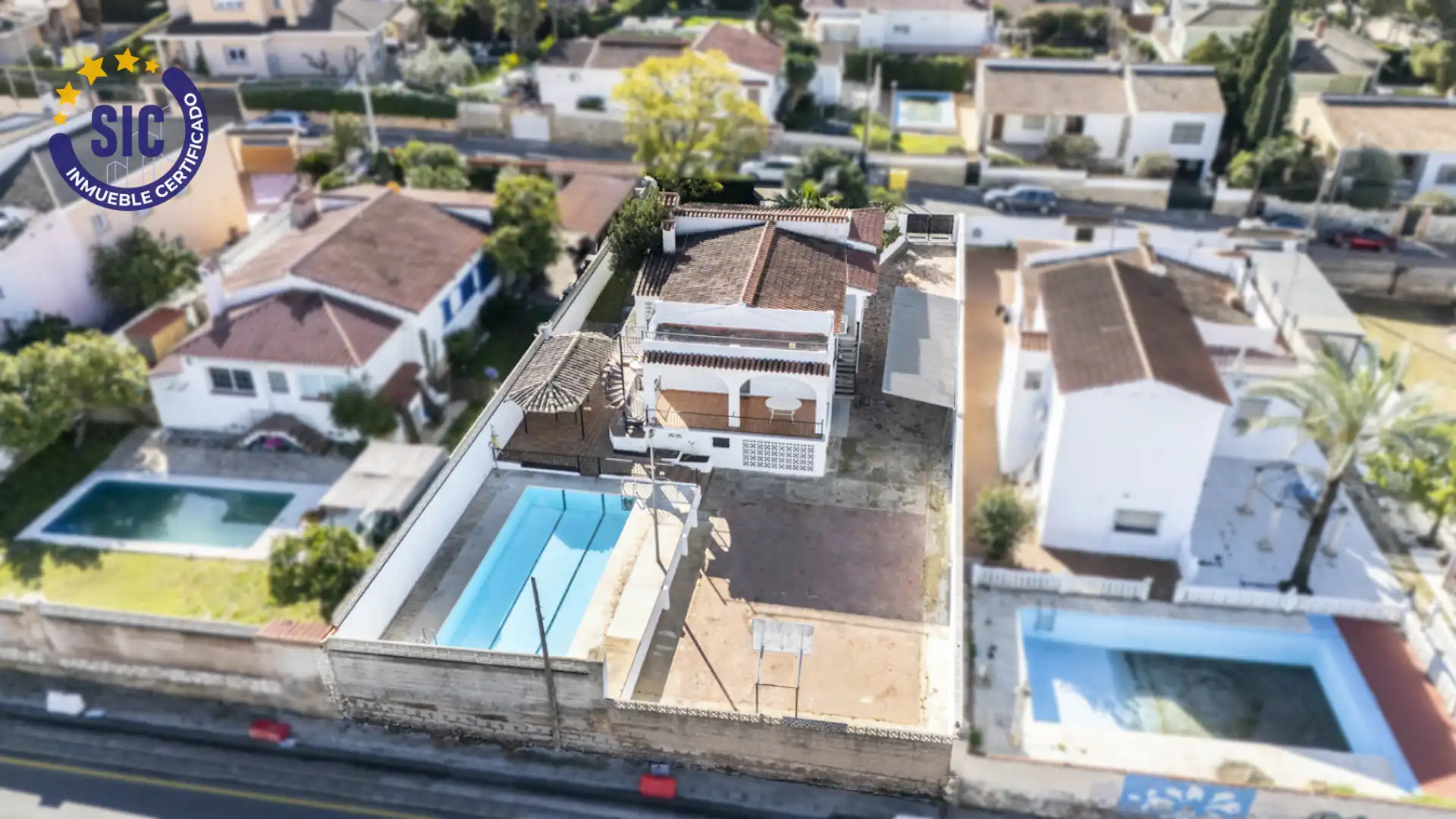 Vista exterior de Casa o xalet en venda en L'Eliana amb Aire condicionat, Calefacció i Jardí privat