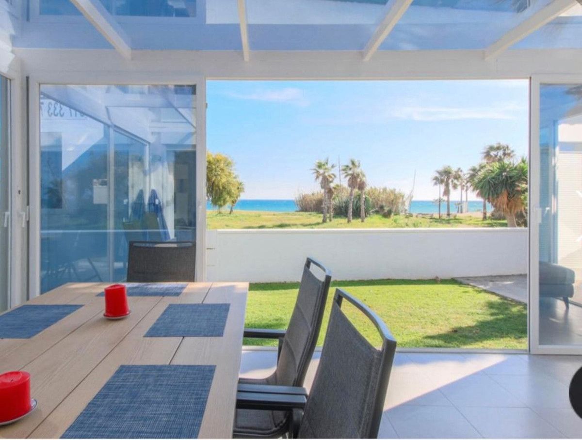 Jardí de Casa o xalet de lloguer en Estepona amb Aire condicionat, Piscina i Moblat