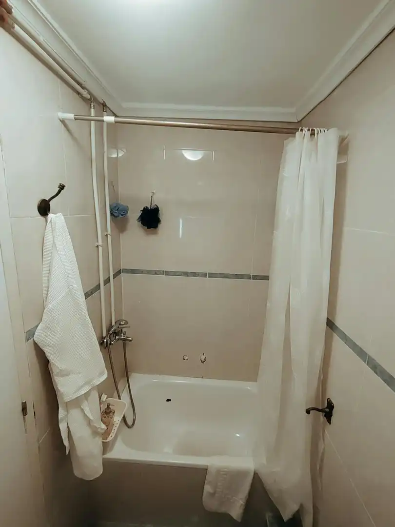 Baño de Piso de alquiler en Valencia con Aire acondicionado, Calefacción y Amueblado