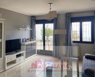 Sala d'estar de Apartament en venda en Baeza amb Aire condicionat, Calefacció i Moblat