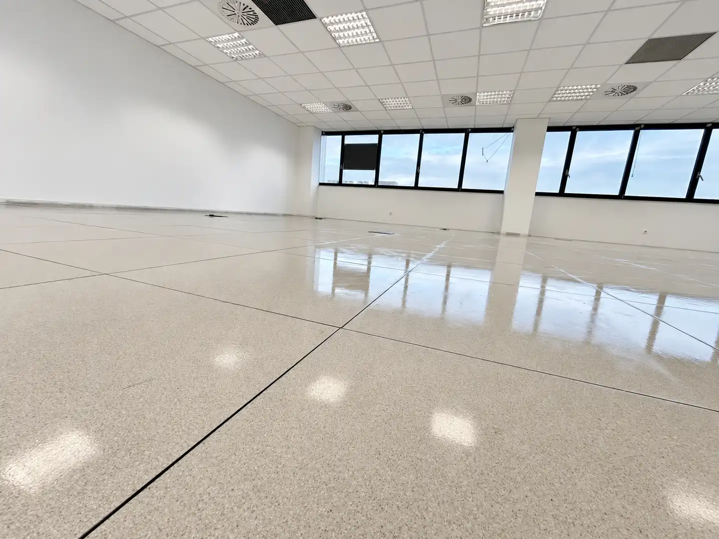 Office space with lift to rent in Polígono Parque Empresarial la Muga 11, imagen 27