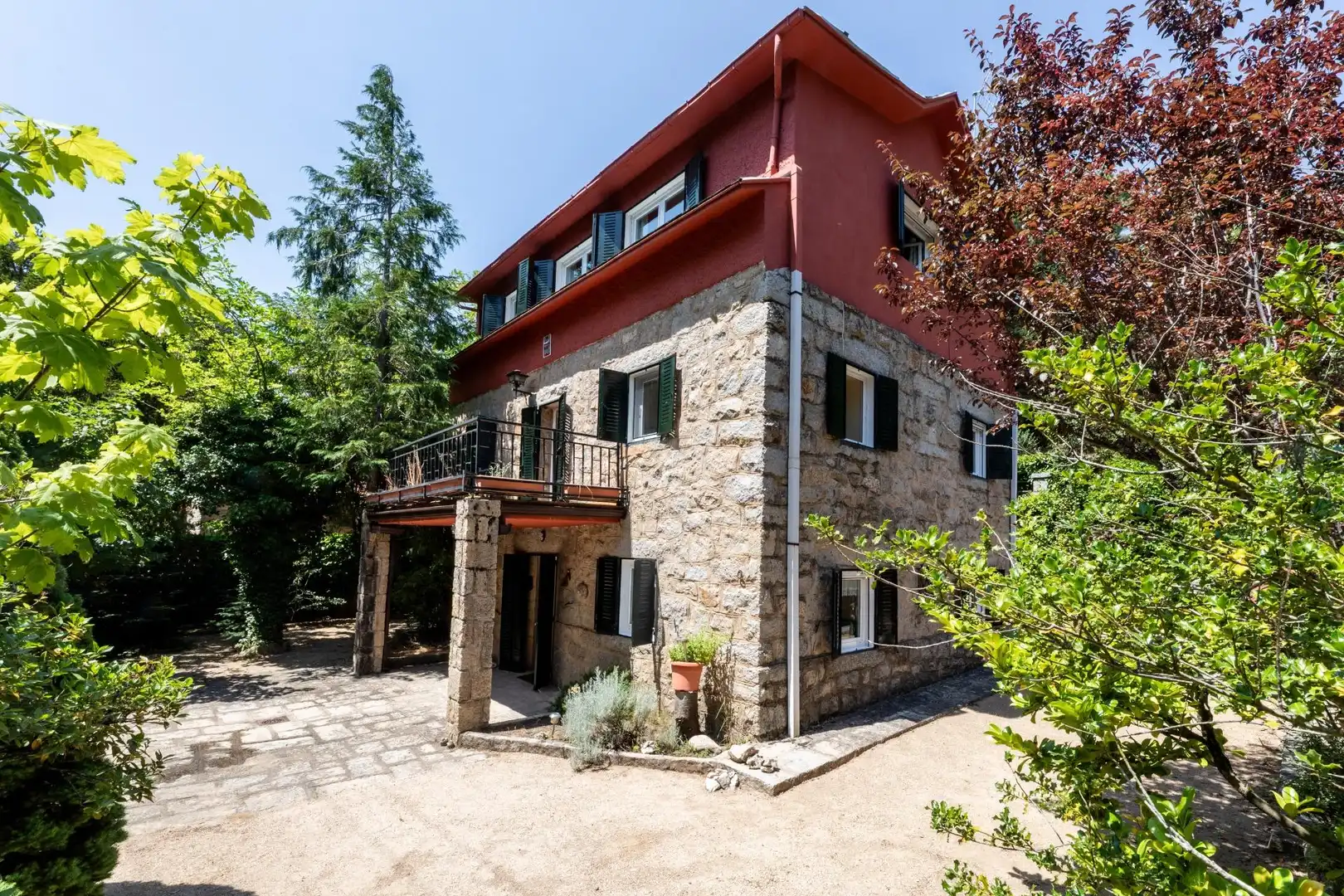 Vista exterior de Casa o chalet en venta en Navacerrada con Calefacción y Jardín privado