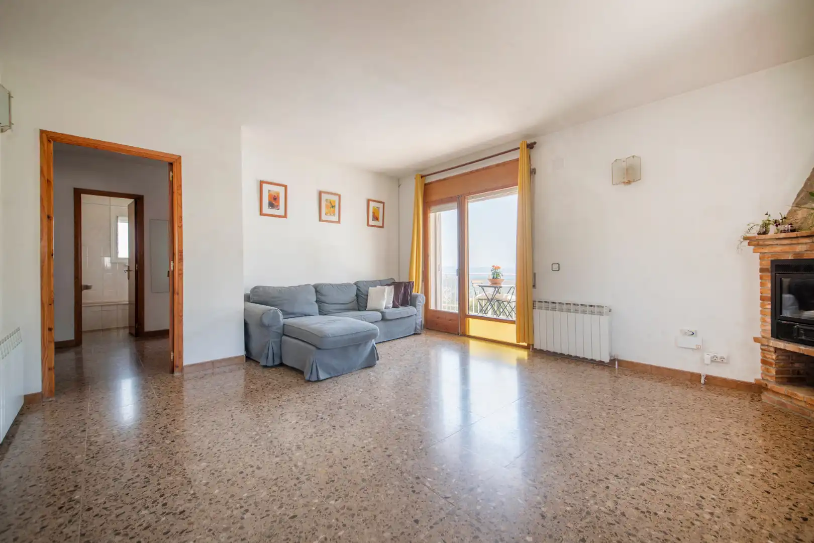 Sala d'estar de Casa o xalet en venda en Mediona amb Calefacció, Jardí privat i Terrassa