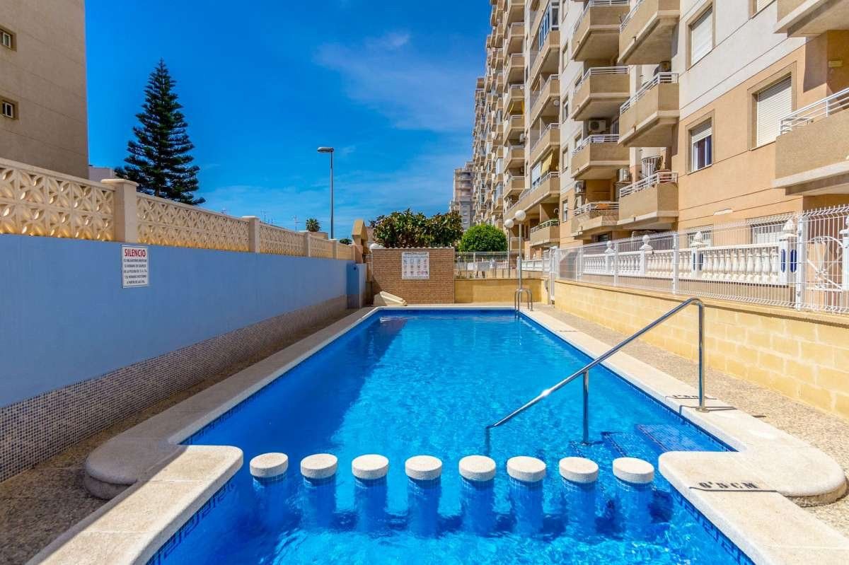 Piscina de Apartament en venda en Torrevieja amb Piscina, Balcó i Piscina comunitària