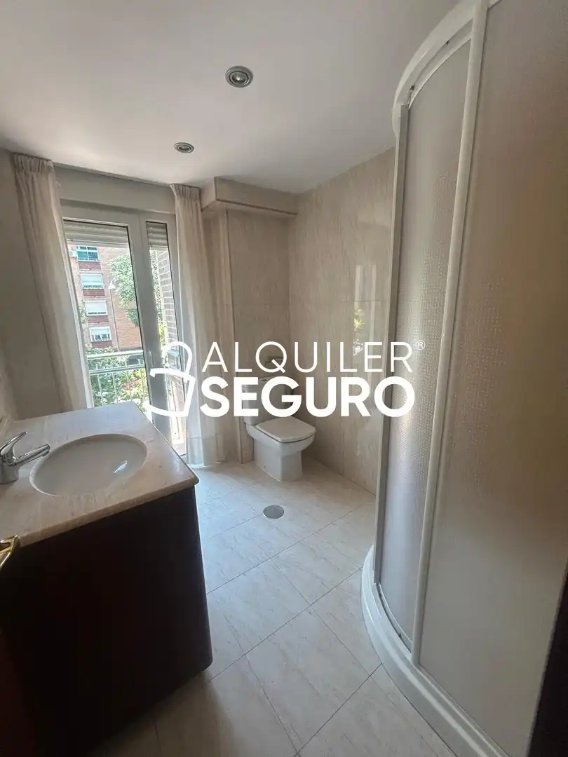 Bany de Pis de lloguer en Granada amb Aire condicionat i Calefacció