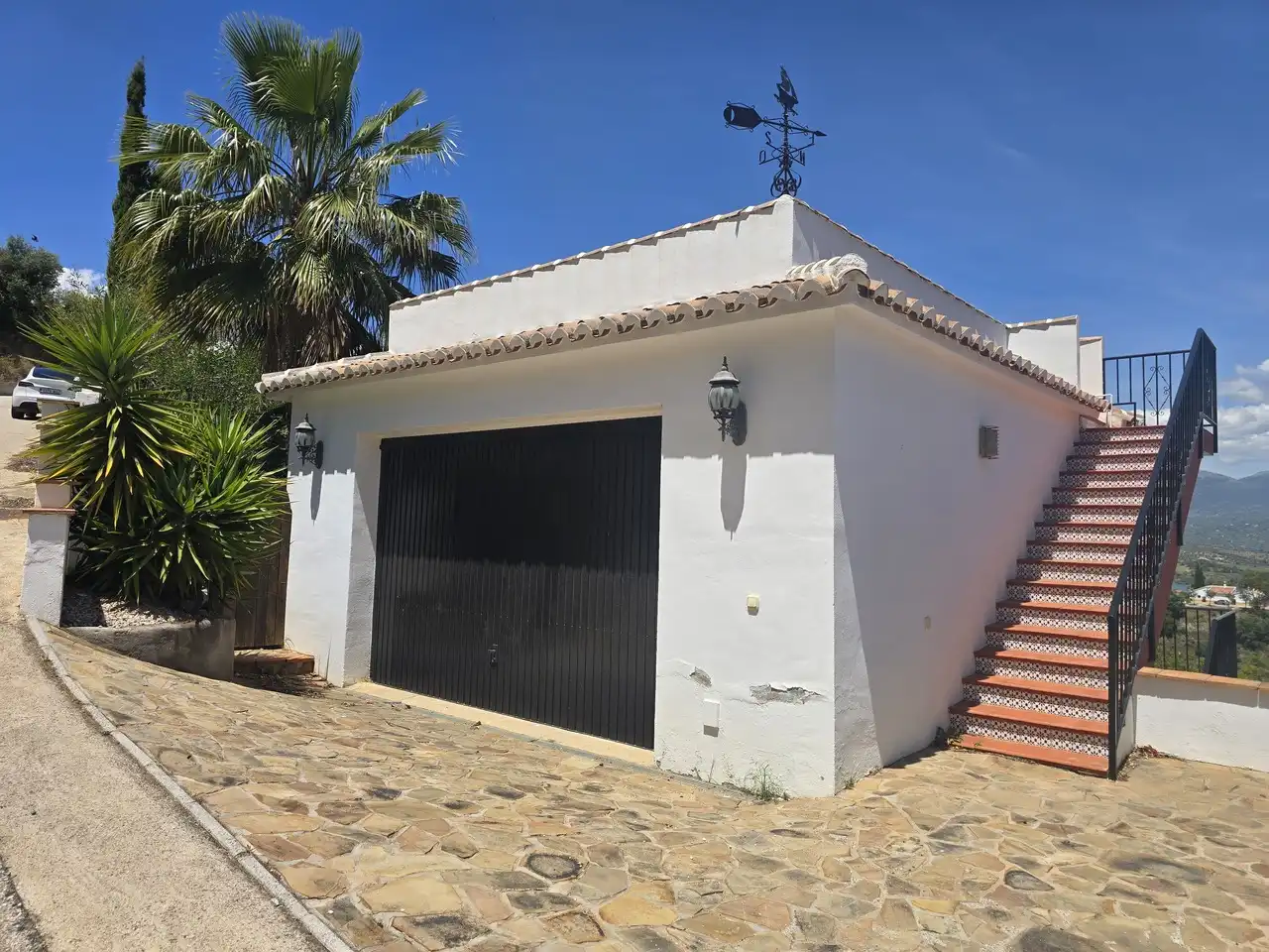 Vista exterior de Casa o xalet en venda en Viñuela amb Aire condicionat, Terrassa i Piscina