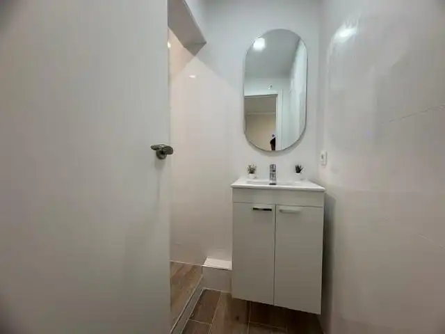 Bathroom of Flat for sale in Barcelona