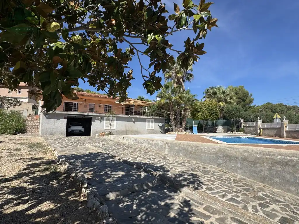 Exterior view of Houses for sale in Mas Romeu