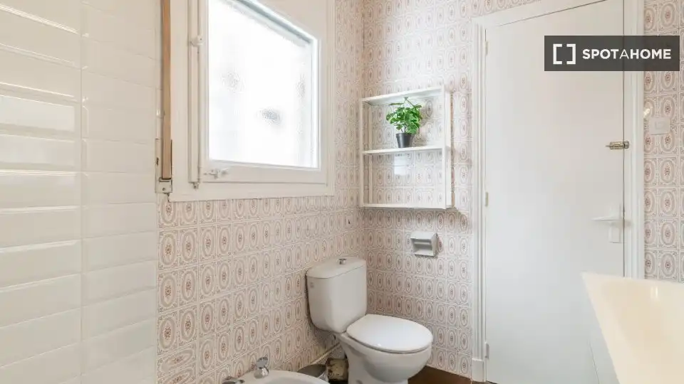 Badezimmer von Wohnung zur untervermieten in Barcelona mit Klimaanlage, Heizung und Möbliert