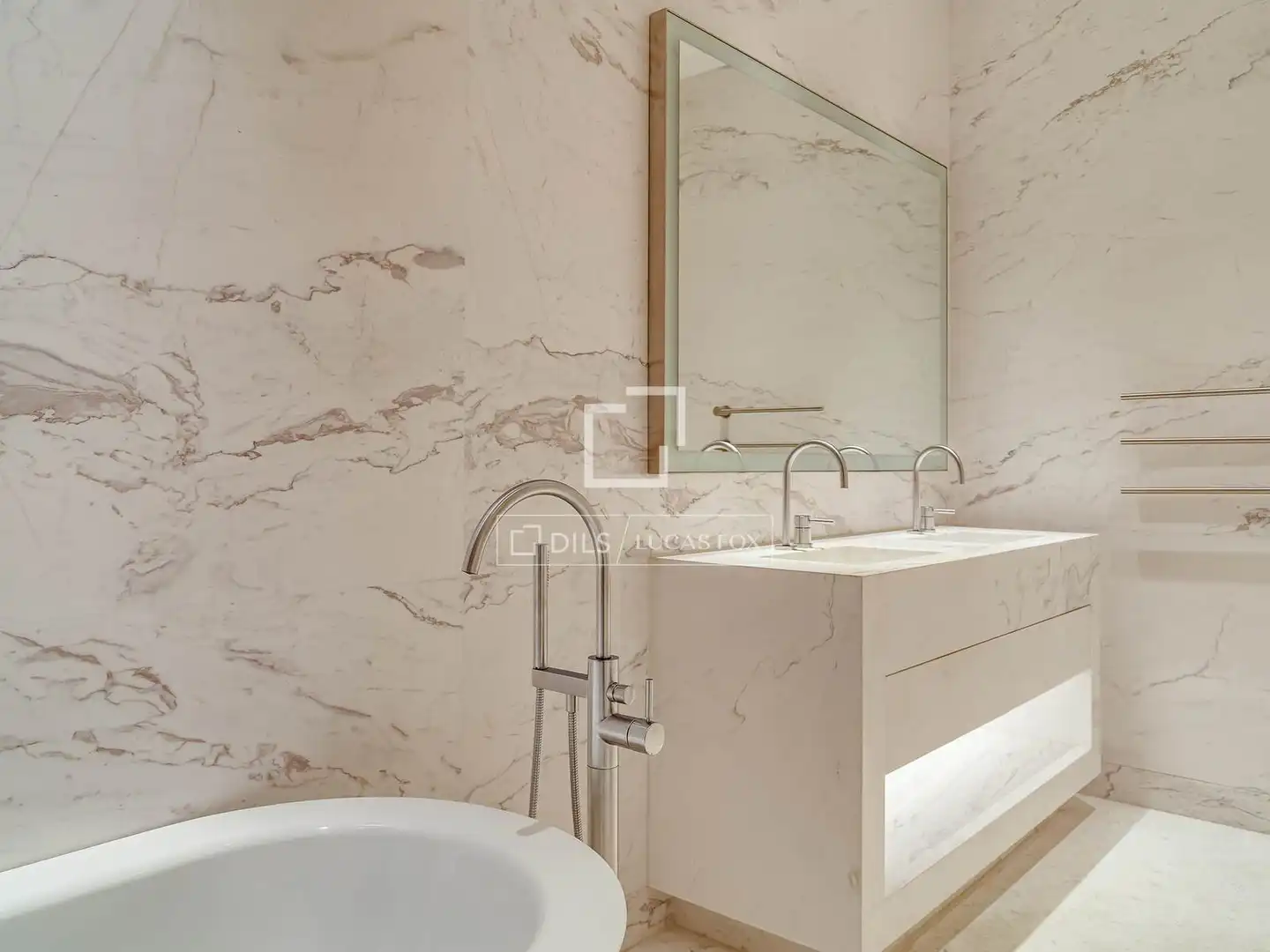 Badezimmer von Wohnung zum Verkauf in Barcelona mit Klimaanlage, Heizung und Parkett