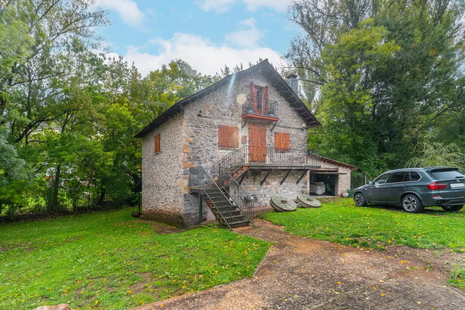 Vista exterior de Casa o chalet en venta en Cabrillanes con Calefacción, Jardín privado y Terraza