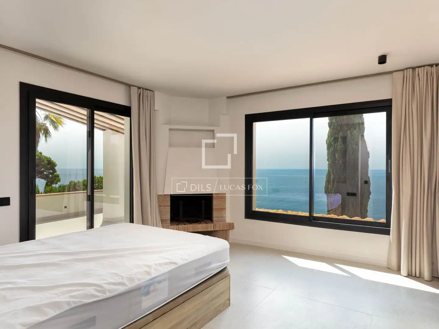 Schlafzimmer von Haus oder Chalet zum Verkauf in Lloret de Mar mit Klimaanlage, Heizung und Privatgarten