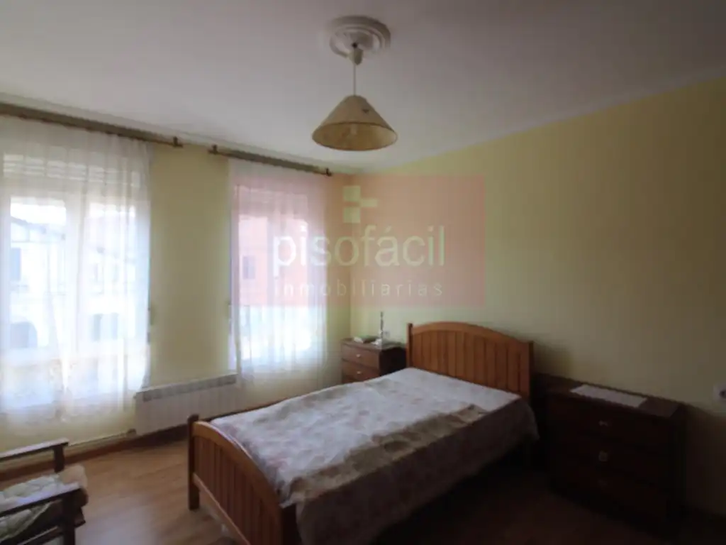 Dormitori de Casa o xalet en venda en Lugo amb Terrassa