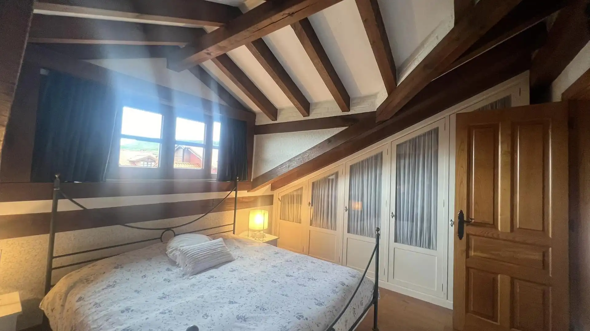 Schlafzimmer von Haus oder Chalet zum Verkauf in Suances mit Heizung, Privatgarten und Parkett