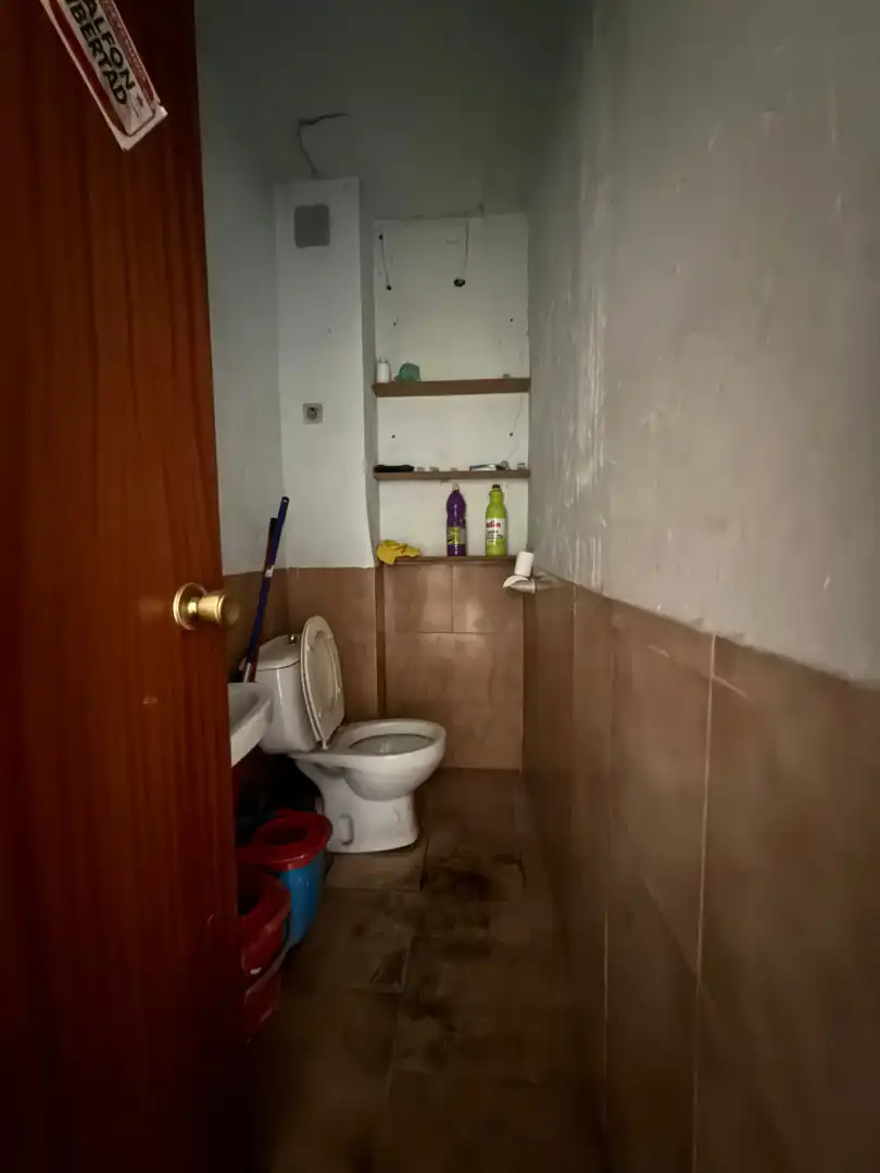 Baño de Local en venta en Madrid