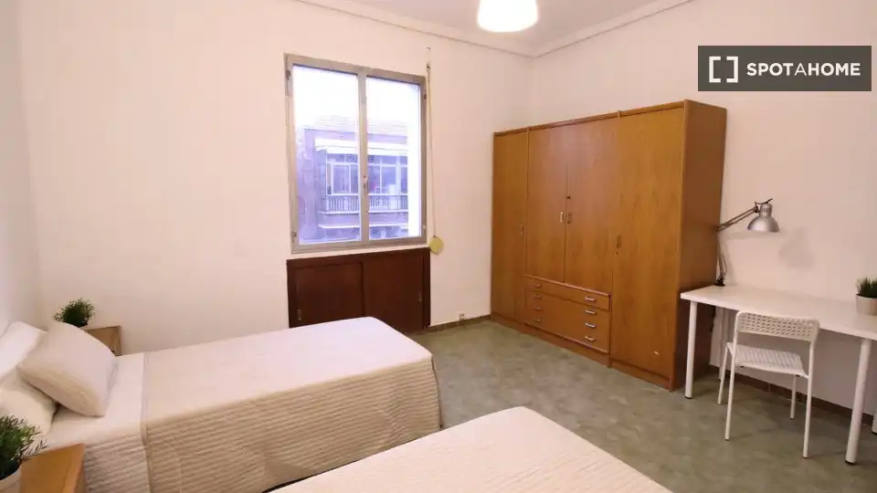 Bedroom of Flat for rent in Madrid  with Air Conditioner, Heating and Furnished
