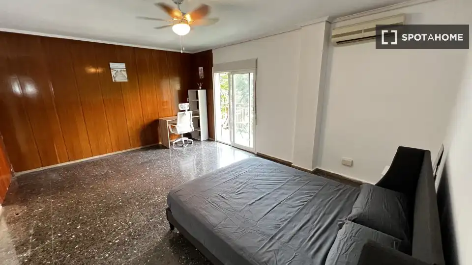 Bedroom of Flat for rent in Valencia  with Air Conditioner, Heating and Furnished