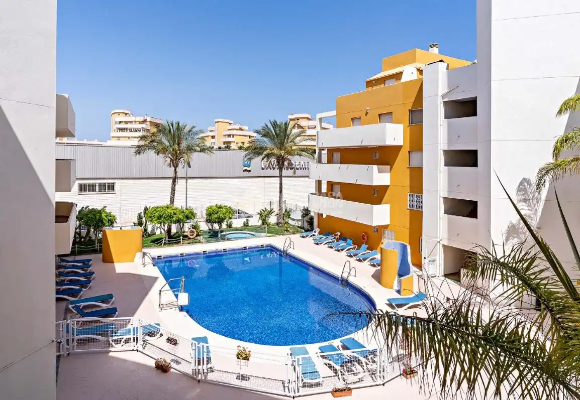 Piscina de Piso en venta en Roquetas de Mar con Calefacción y Terraza