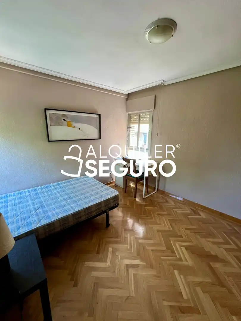 Schlafzimmer von Wohnung zur Miete in Madrid mit Heizung und Möbliert