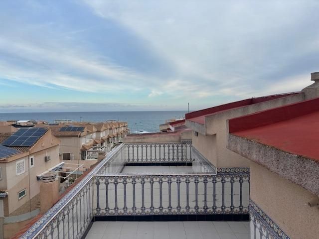 Exterior view of Single-family semi-detached for sale in Torrevieja  with Air Conditioner, Private garden and Terrace