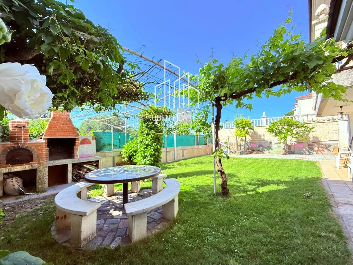 Terrassa de Casa adosada en venda en Cabrerizos amb Calefacció, Jardí privat i Terrassa
