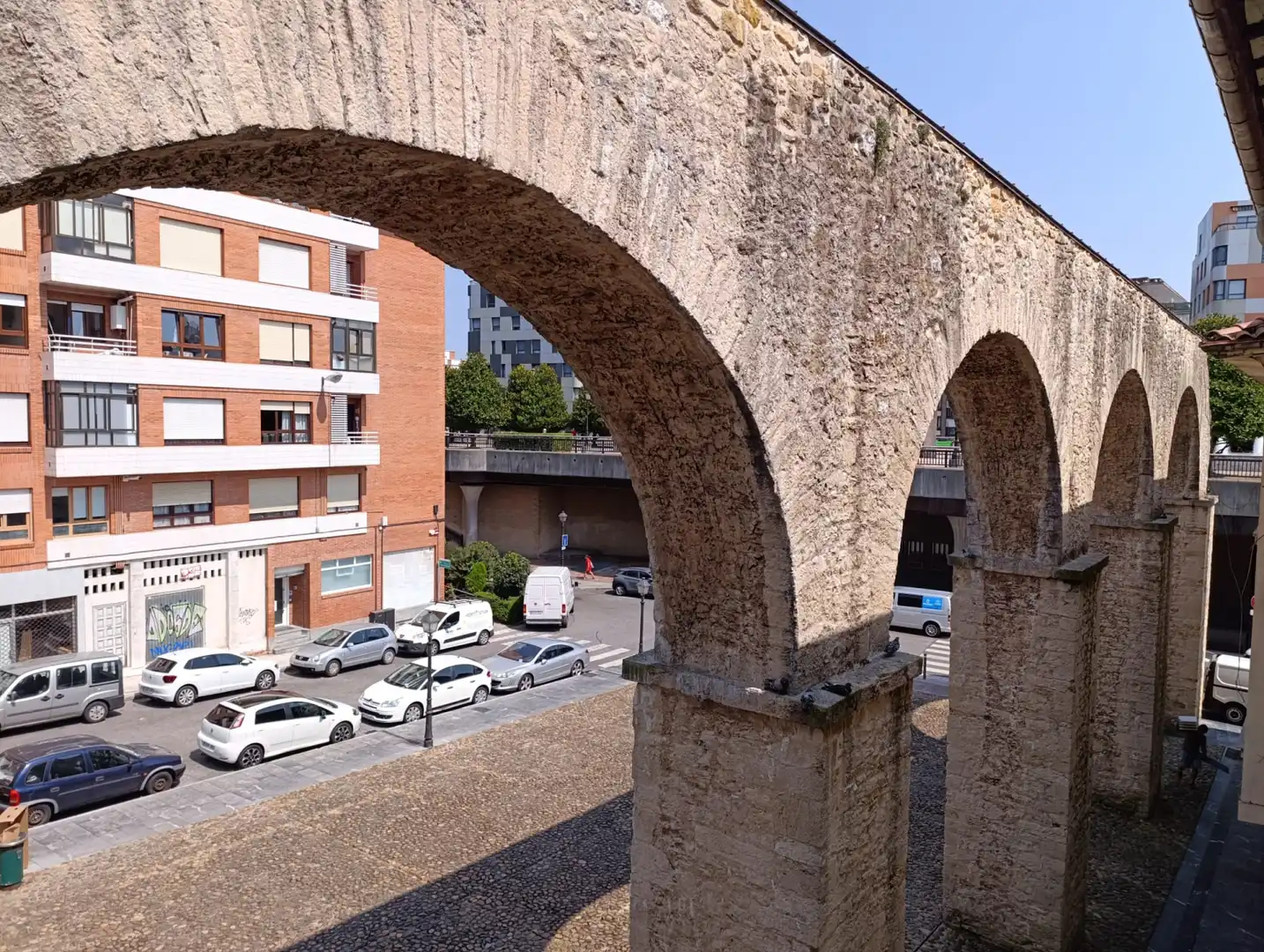Vista exterior de Pis en venda en Oviedo  amb Calefacció
