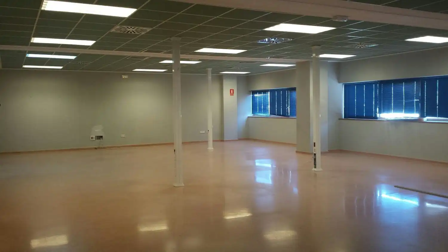 OFICINA DISPONIBLE EN ZONA EMPRESARIAL DE SEVILLA ESTE, immagine 3