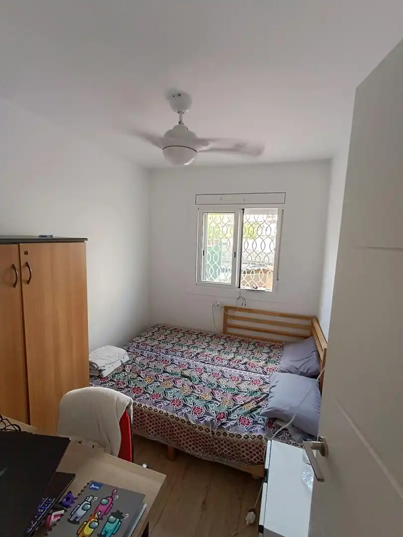 Bedroom of Flat for share in L'Hospitalet de Llobregat  with Air Conditioner, Heating and Furnished