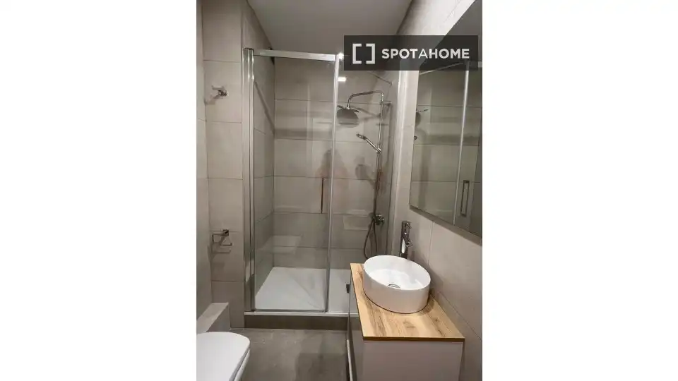 Bany de Pis de lloguer en L'Hospitalet de Llobregat amb Aire condicionat, Calefacció i Moblat