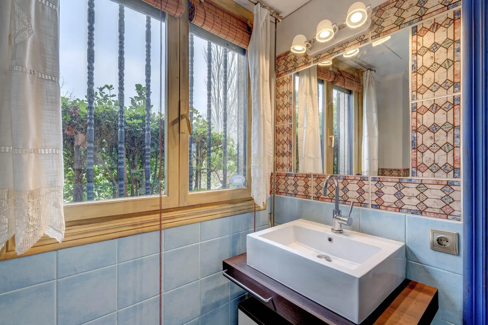 Badezimmer von Einfamilien-Reihenhaus zum Verkauf in Anguciana mit Privatgarten, Abstellraum und Schwimmbad
