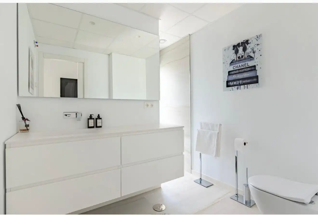 Bany de Casa o xalet de lloguer en Marbella amb Aire condicionat, Jardí privat i Terrassa