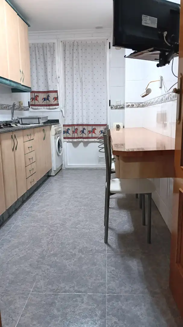 Cuina de Pis de lloguer en Albacete amb Aire condicionat, Calefacció i Moblat