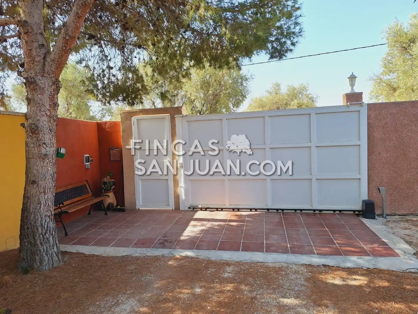 Vista exterior de Casa o xalet en venda en Alicante / Alacant amb Terrassa i Piscina
