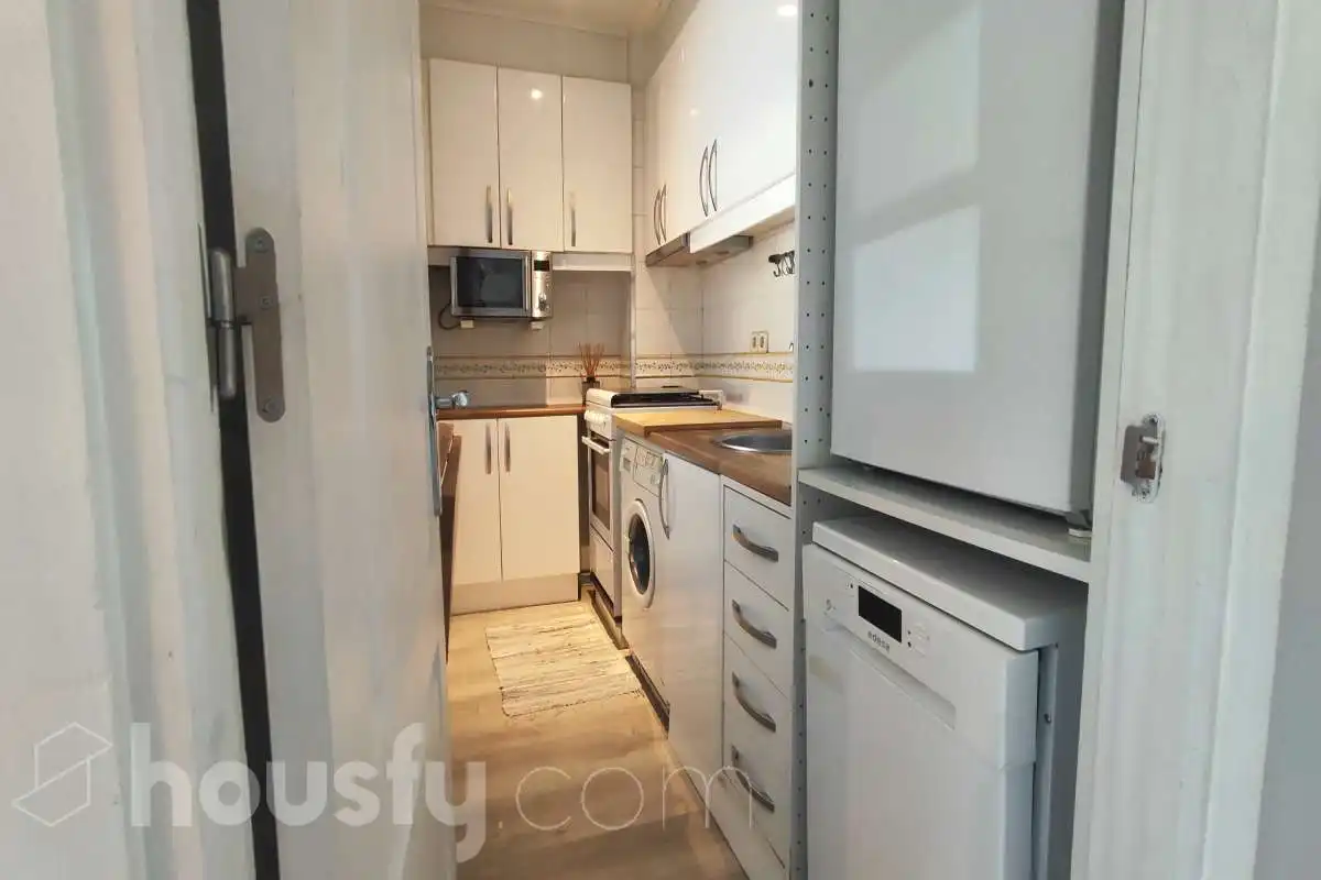 Kitchen of Flat for rent in Madrid  with Air Conditioner, Heating and Parquet flooring