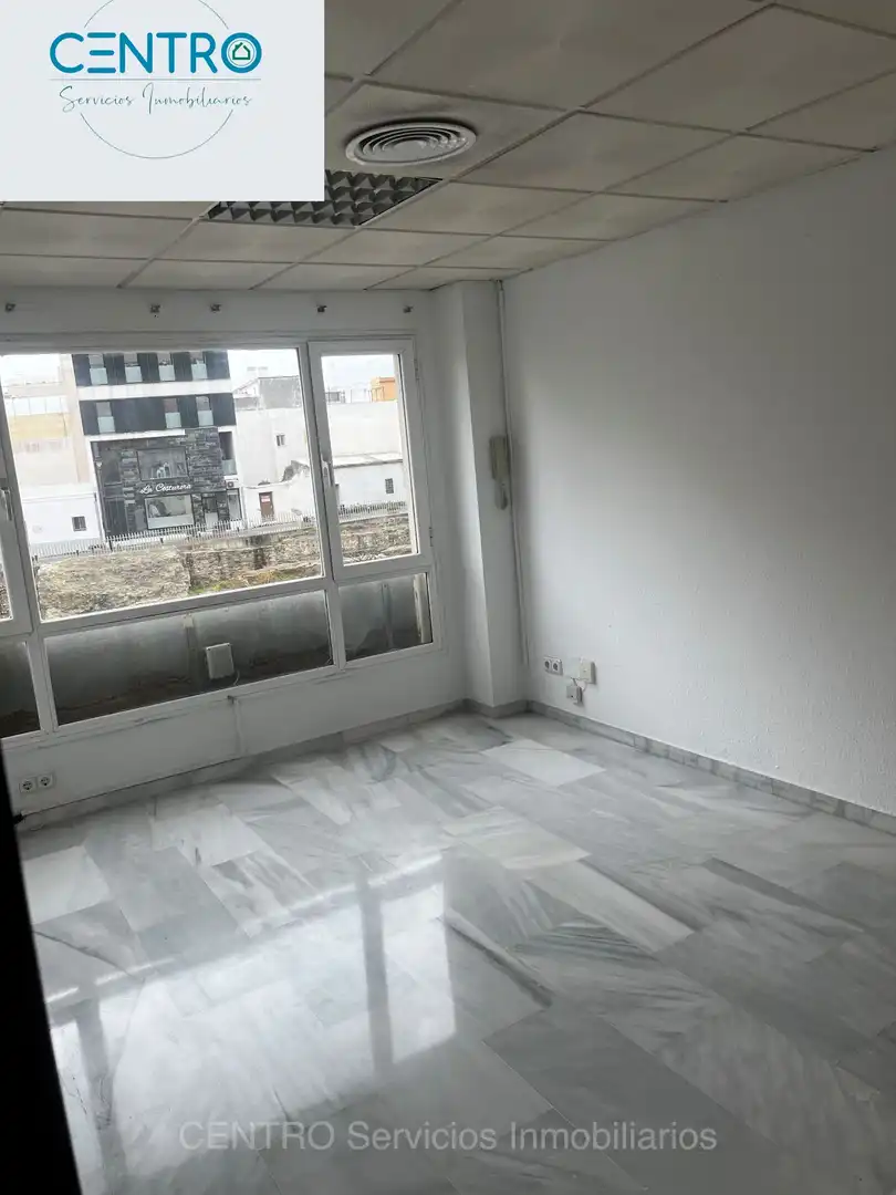 Bedroom of Office for rent in Algeciras