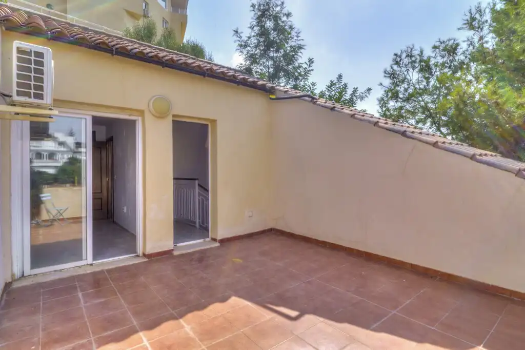 Terrassa de Casa o xalet en venda en Fuengirola amb Aire condicionat, Jardí privat i Terrassa