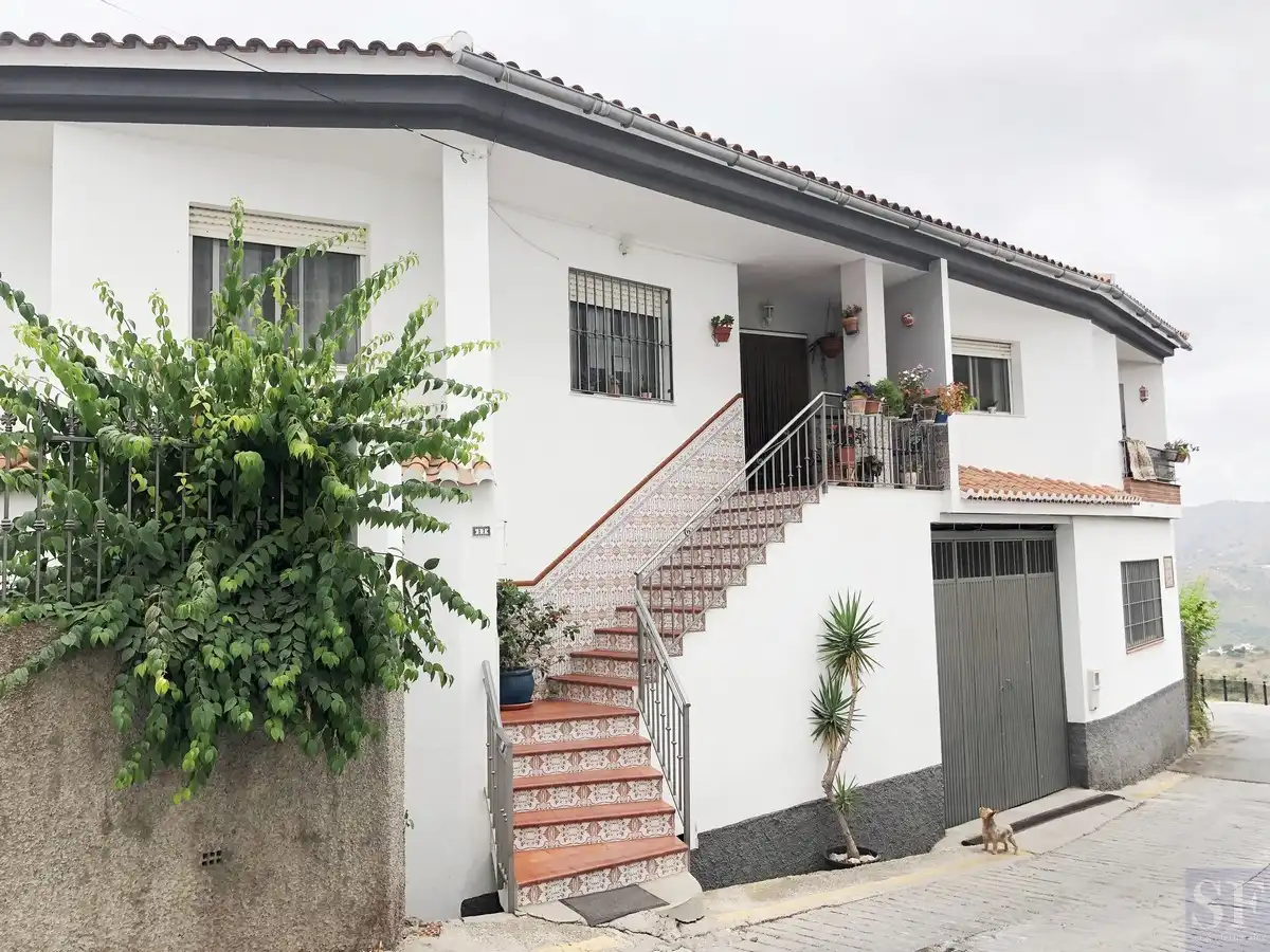 Adossat en venda a Cómpeta