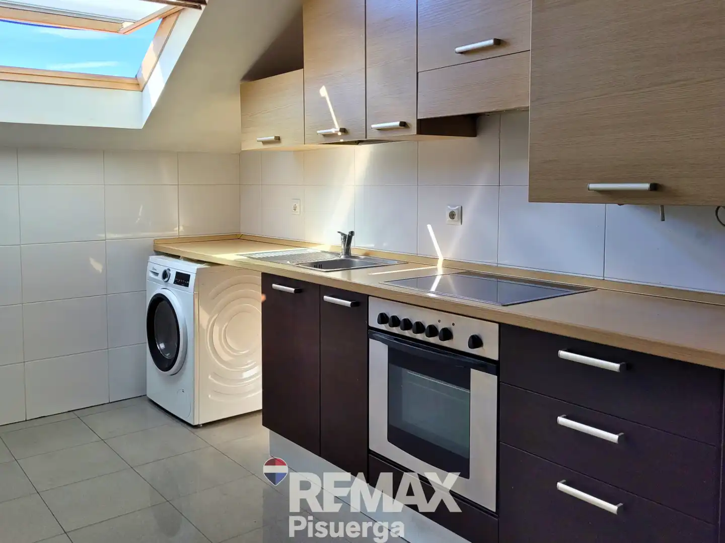 Küche von Wohnung zum Verkauf in Santovenia de Pisuerga mit Heizung, Abstellraum und Balkon
