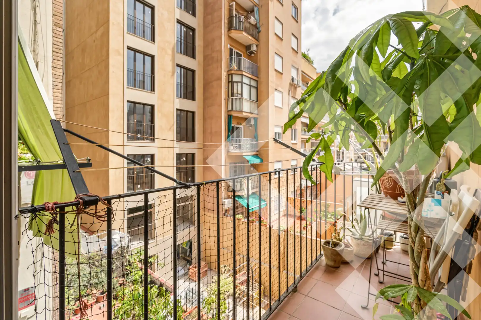 Terrasse von Wohnung zum Verkauf in Barcelona mit Heizung, Ofen und Balkon