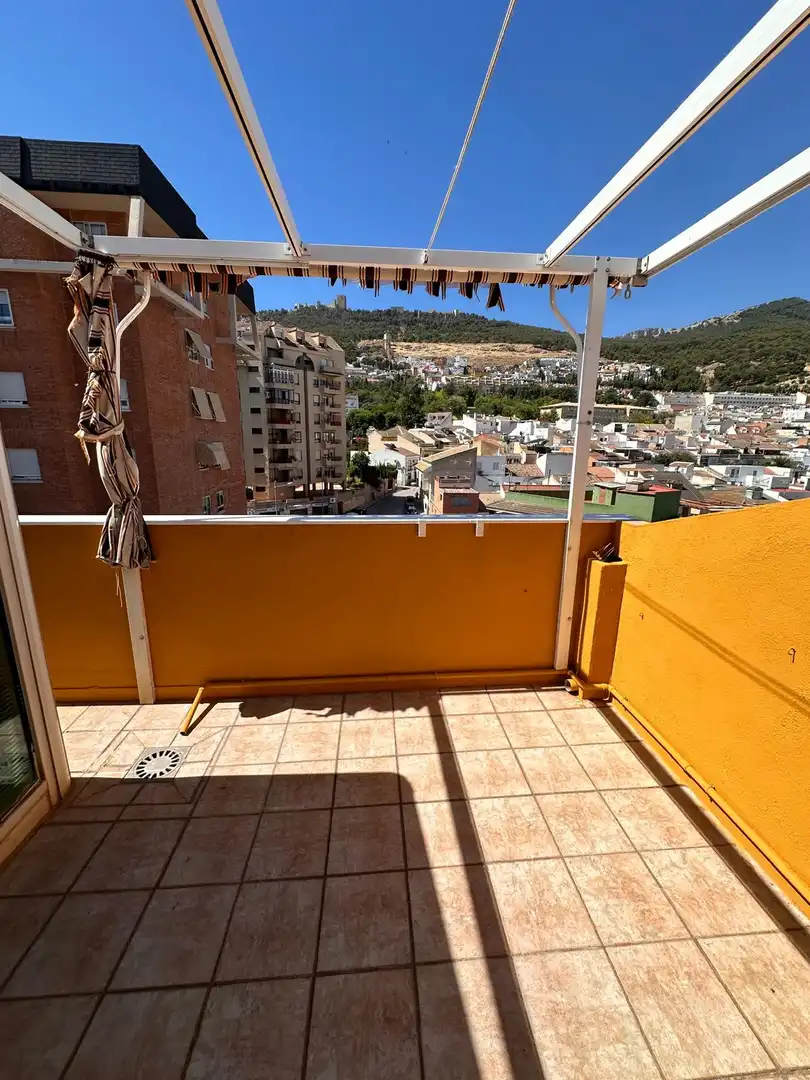 Vista exterior de Dúplex en venda en Jaén amb Aire condicionat, Terrassa i Balcó