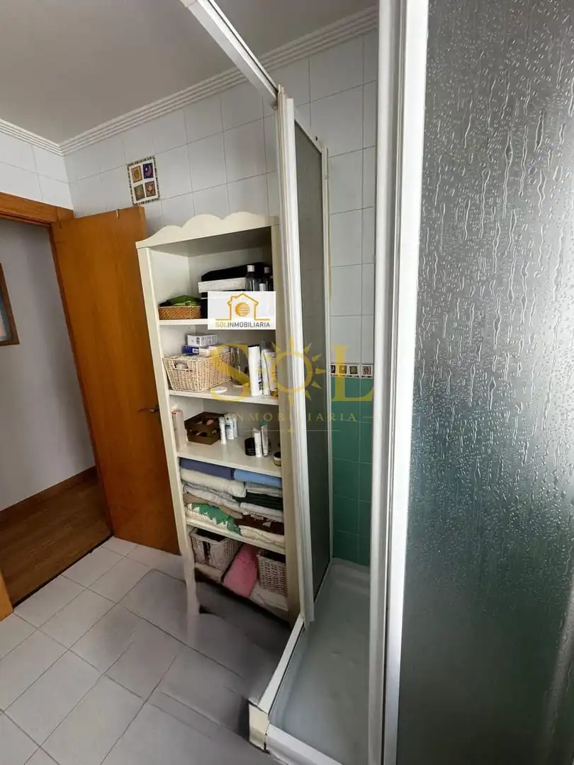 Dormitori de Pis en venda en León Capital  amb Calefacció, Parquet i Moblat