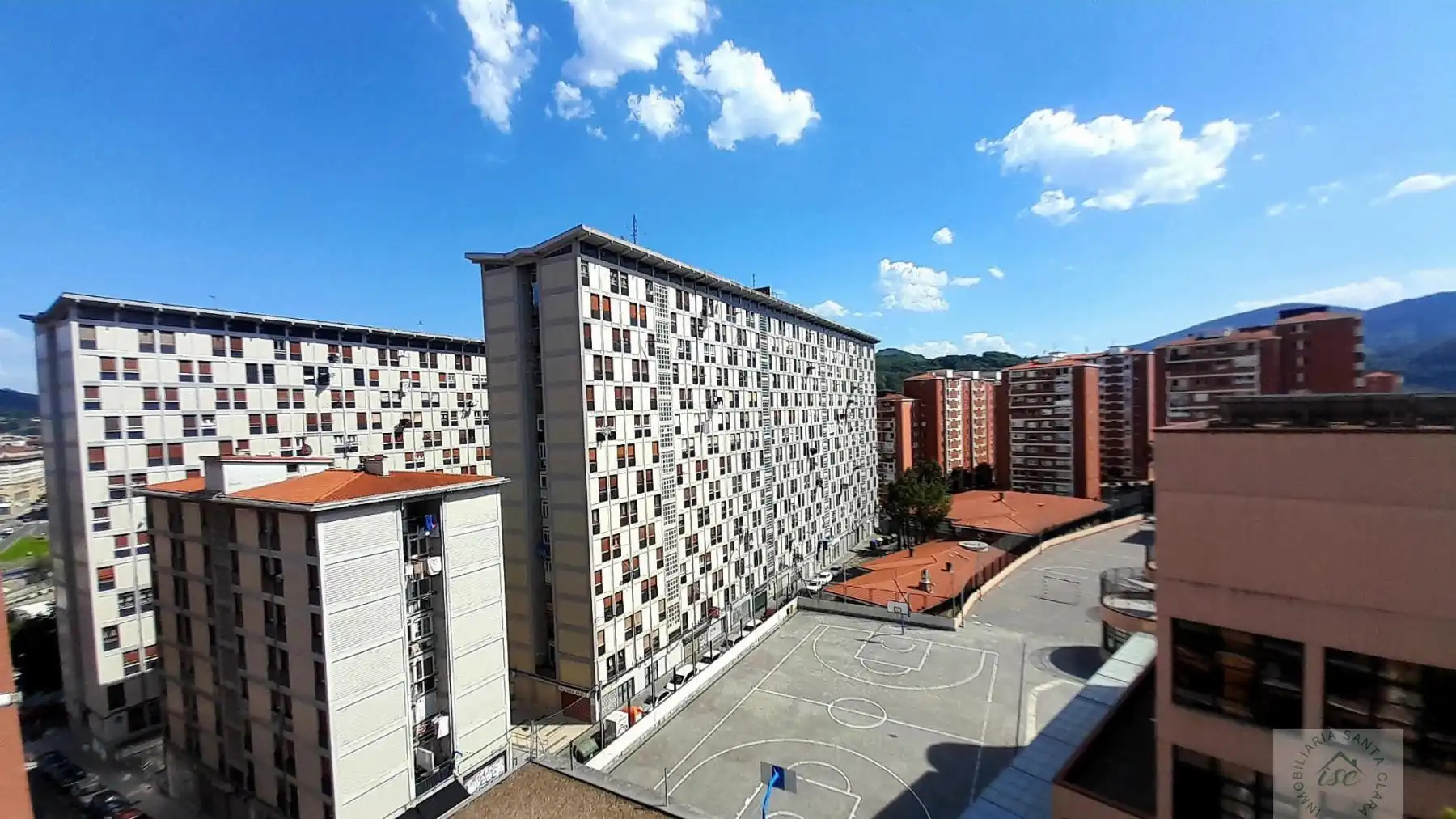 Parking de Piso en venta en Bilbao  con Calefacción y Terraza