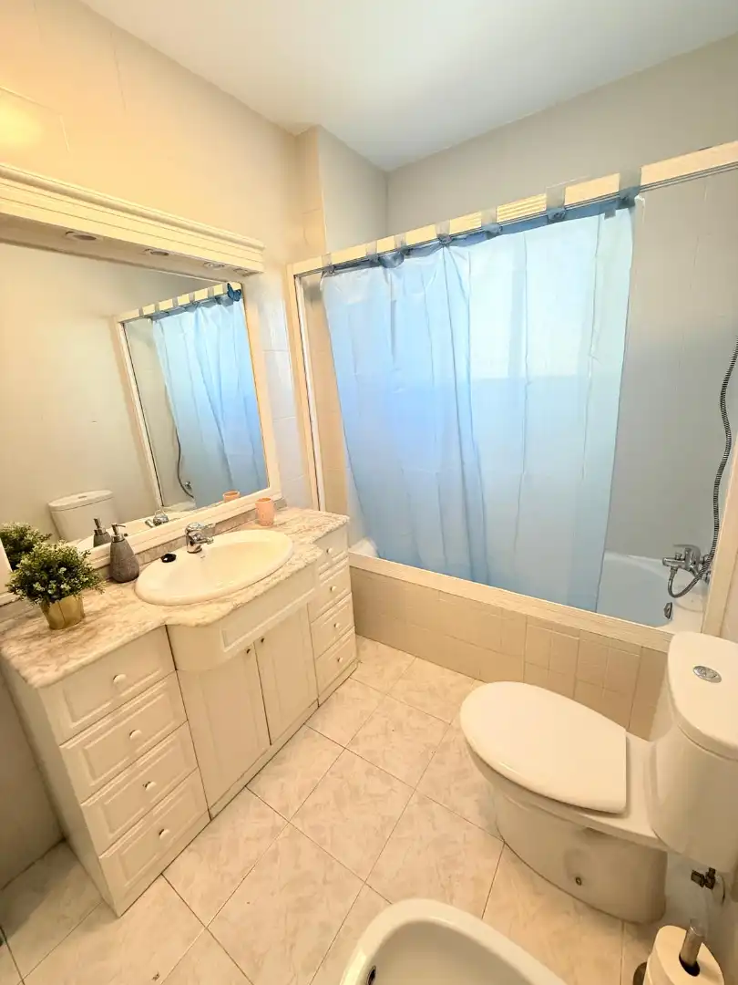 Baño de Ático de alquiler en Rincón de la Victoria con Aire acondicionado, Terraza y Amueblado