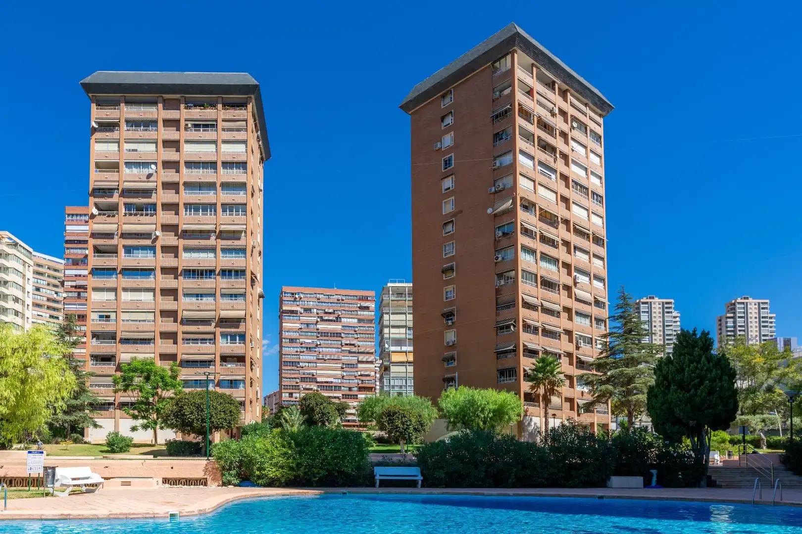 Vista exterior de Piso en venta en Benidorm con Aire acondicionado, Calefacción y Piscina comunitaria