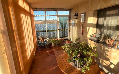 Terrassa de Casa o xalet en venda en Villares de la Reina amb Calefacció, Jardí privat i Moblat