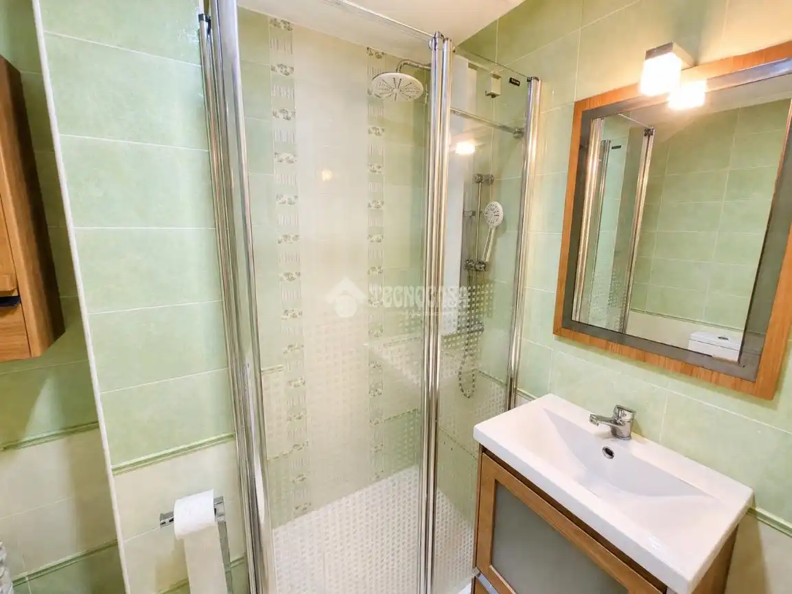 Baño de Piso en venta en Zaragoza con Calefacción y Balcón
