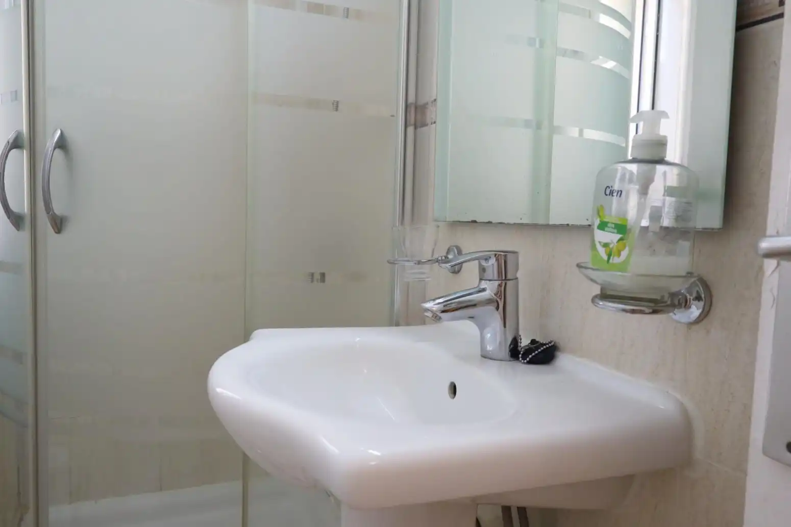 Baño de Piso en venta en Benalmádena con Jardín privado, Terraza y Amueblado