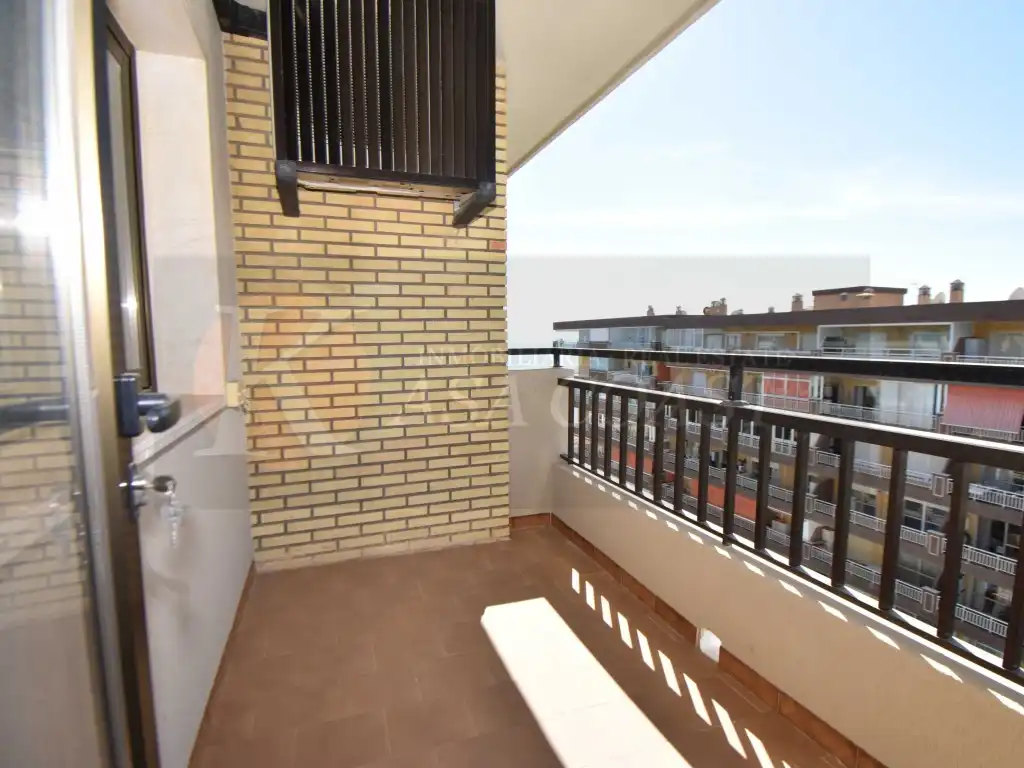Terrasse von Wohnung zum Verkauf in Fuengirola mit Klimaanlage, Privatgarten und Terrasse